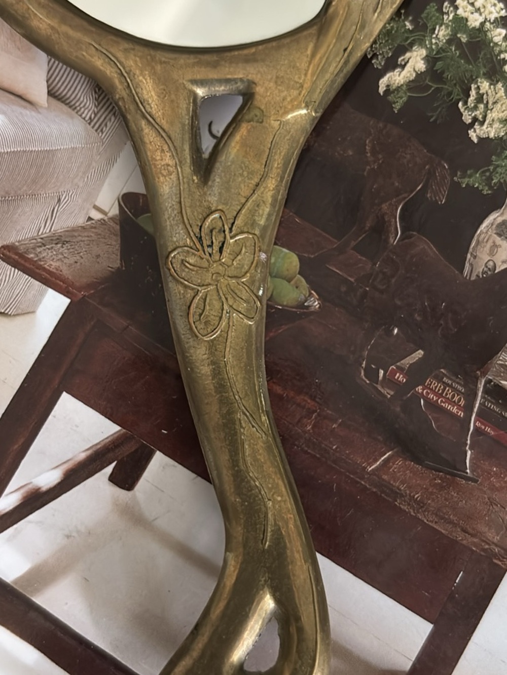 Brass-Tone Art Nouveau Hand Mirror - Elegant - Picture 5 of 5